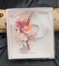 Load image into Gallery viewer, Preserved Everlasting flowers letter P - 10cm – Pink, white & silver
