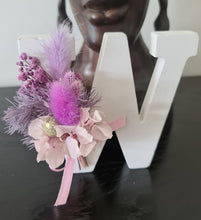 Load image into Gallery viewer, Preserved Everlasting flowers letter W - 10cm – Purple, Pink, white & gold