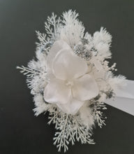 Load image into Gallery viewer, Boho off white w silver preserved flowers corsage & buttonhole – school formal