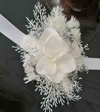 Load image into Gallery viewer, Boho off white w silver preserved flowers corsage & buttonhole – school formal
