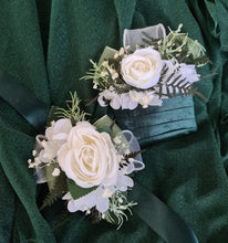 Load image into Gallery viewer, Green & white everlasting flowers corsage & pocket flowers – wedding / school formal