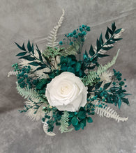 Load image into Gallery viewer, Emerald & white preserved flowers cake topper