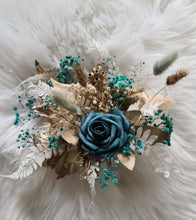 Load image into Gallery viewer, Everlasting flowers Floral cake topper – emerald, gold & white