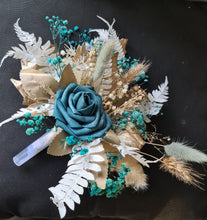 Load image into Gallery viewer, Everlasting flowers Floral cake topper – emerald, gold & white
