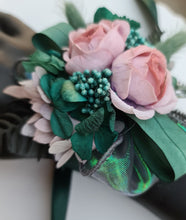 Load image into Gallery viewer, Emerald green & blush pink school formal / prom wedding corsage