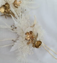 Load image into Gallery viewer, Preserved flowers bobby pin large x 3 nude & champagne gold