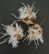 Load image into Gallery viewer, Preserved flowers bobby pin large x 3 nude & champagne gold