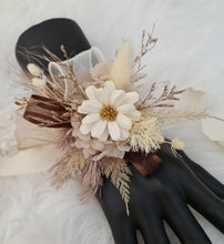 Load image into Gallery viewer, Boho Daisy preserved flowers corsage & boutonniere set - School formal, prom, graduation, wedding