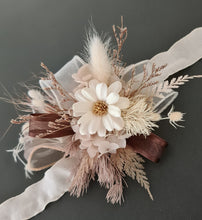 Load image into Gallery viewer, Boho Daisy preserved flowers corsage & boutonniere set - School formal, prom, graduation, wedding