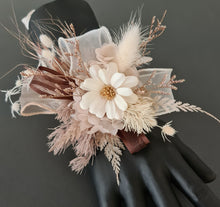 Load image into Gallery viewer, Boho Daisy preserved flowers corsage & boutonniere set - School formal, prom, graduation, wedding