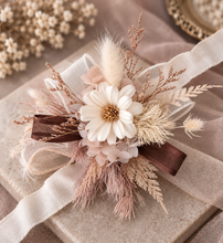 Load image into Gallery viewer, Boho Daisy preserved flowers corsage & boutonniere set - School formal, prom, graduation, wedding