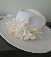 Load image into Gallery viewer, Elegant Boho preserved flowers peony wedding hat attachment