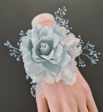 Load image into Gallery viewer, Light blue & white preserved flowers snap lock corsage AB2041 - School formal, prom, graduation