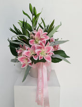 Load image into Gallery viewer, Pink lilies in white pot with lights – AB2191