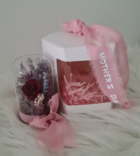 Load image into Gallery viewer, Mini glass flower dome w mini preserved burgundy rose – AB2196