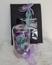 Load image into Gallery viewer, Medium glass flower dome with Singapore orchid – AB2200