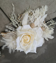 Load image into Gallery viewer, Sophisticated & Elegant Everlasting flowers cake topper – set of 4