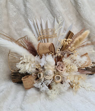 Load image into Gallery viewer, Boho Everlasting flowers on wood log