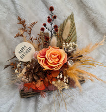 Load image into Gallery viewer, Rustic Everlasting flowers on wood log