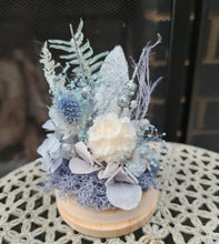 Load image into Gallery viewer, Preserved everlasting flowers baby glass dome - Blue