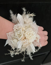Load image into Gallery viewer, Boho flowers School prom set – corsage, buttonhole & hair pin