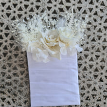 Load image into Gallery viewer, Groom's Preserved pocket flowers – White / Off white