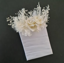 Load image into Gallery viewer, Groom's Preserved pocket flowers – White / Off white