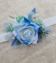 Load image into Gallery viewer, Everlasting flowers school formal / prom corsage – white & blue