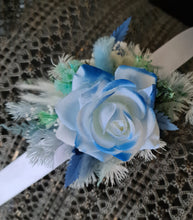Load image into Gallery viewer, Everlasting flowers school formal / prom corsage – white & blue