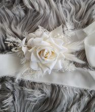 Load image into Gallery viewer, School formal corsage - preserved flowers - white