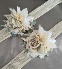 Load image into Gallery viewer, School formal / wedding corsage white & sage green