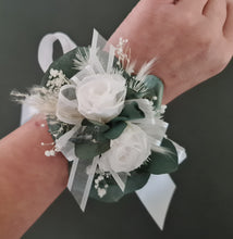 Load image into Gallery viewer, Preserved flowers School formal / wedding corsage white & green