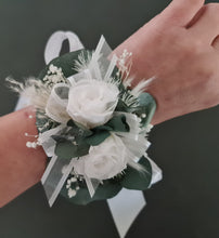Load image into Gallery viewer, Preserved flowers School formal / wedding corsage white & green