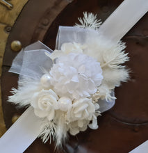 Load image into Gallery viewer, Everlasting flowers white corsage w glitter beads - School formal / Wedding
