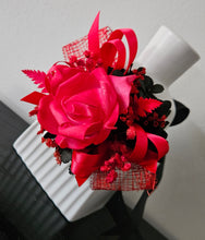 Load image into Gallery viewer, Everlasting flowers black & bright red corsage - School formal / Wedding