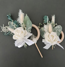 Load image into Gallery viewer, Everlasting flowers - triple cake toppers / rings - neutral & green incl Mr & Mrs sign