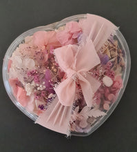 Load image into Gallery viewer, Preserved flowers in love hearth – Blush pink and purple