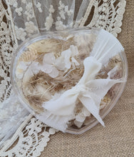 Load image into Gallery viewer, Preserved flowers in love hearth – Boho neutral