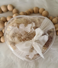 Load image into Gallery viewer, Preserved flowers in love hearth – Boho neutral