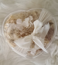 Load image into Gallery viewer, Preserved flowers in love hearth – Boho neutral