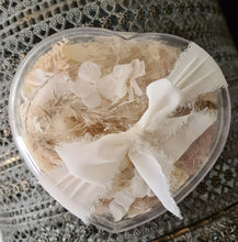 Load image into Gallery viewer, Preserved flowers in love hearth – Boho neutral