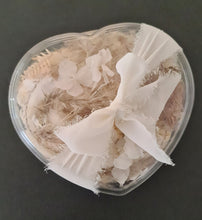Load image into Gallery viewer, Preserved flowers in love hearth – Boho neutral