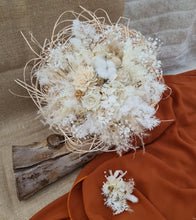 Load image into Gallery viewer, Boho Neutral Everlasting flowers Bridal bouquet & buttonhole - Elopement Set