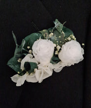 Load image into Gallery viewer, Everlasting Groom's pocket flowers w mini preserved roses - dark green & white