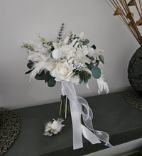 Load image into Gallery viewer, White & green Elopement Set – Bouquet and buttonhole