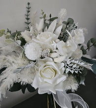 Load image into Gallery viewer, White & green Elopement Set – Bouquet and buttonhole