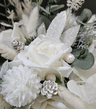 Load image into Gallery viewer, White & green Elopement Set – Bouquet and buttonhole