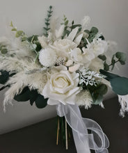 Load image into Gallery viewer, White & green Elopement Set – Bouquet and buttonhole
