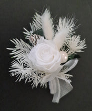 Load image into Gallery viewer, White & green Elopement Set – Bouquet and buttonhole