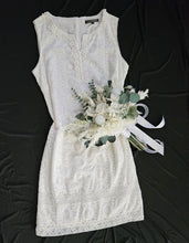 Load image into Gallery viewer, White & green Elopement Set – Bouquet and buttonhole